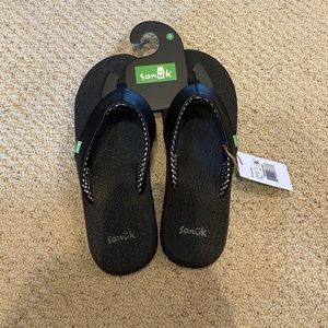 NWT Women’s Sanuk yoga mat black flip-flops, 9
